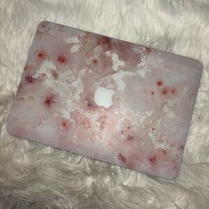 Apple MacBook Pro 13’ with included protection case